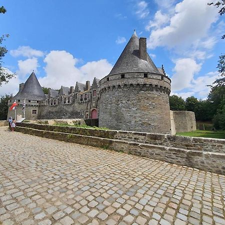 Le Duplex Du Chateau Centre Ville Calme Pontivy Bagian luar foto